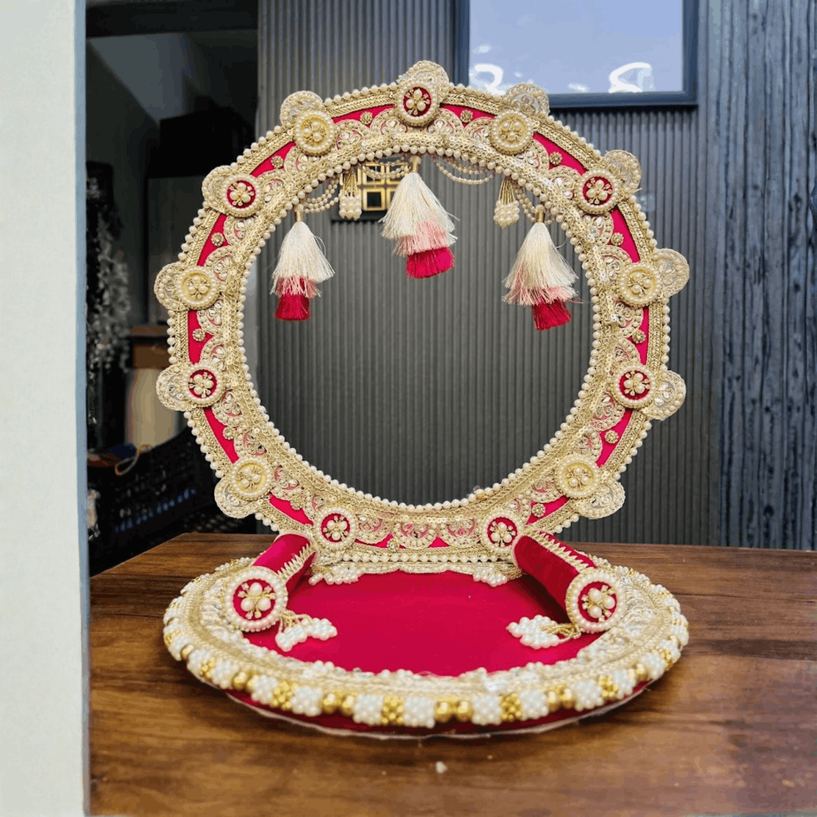 Designer Red Singhasan-16 inch (Pack of 1)